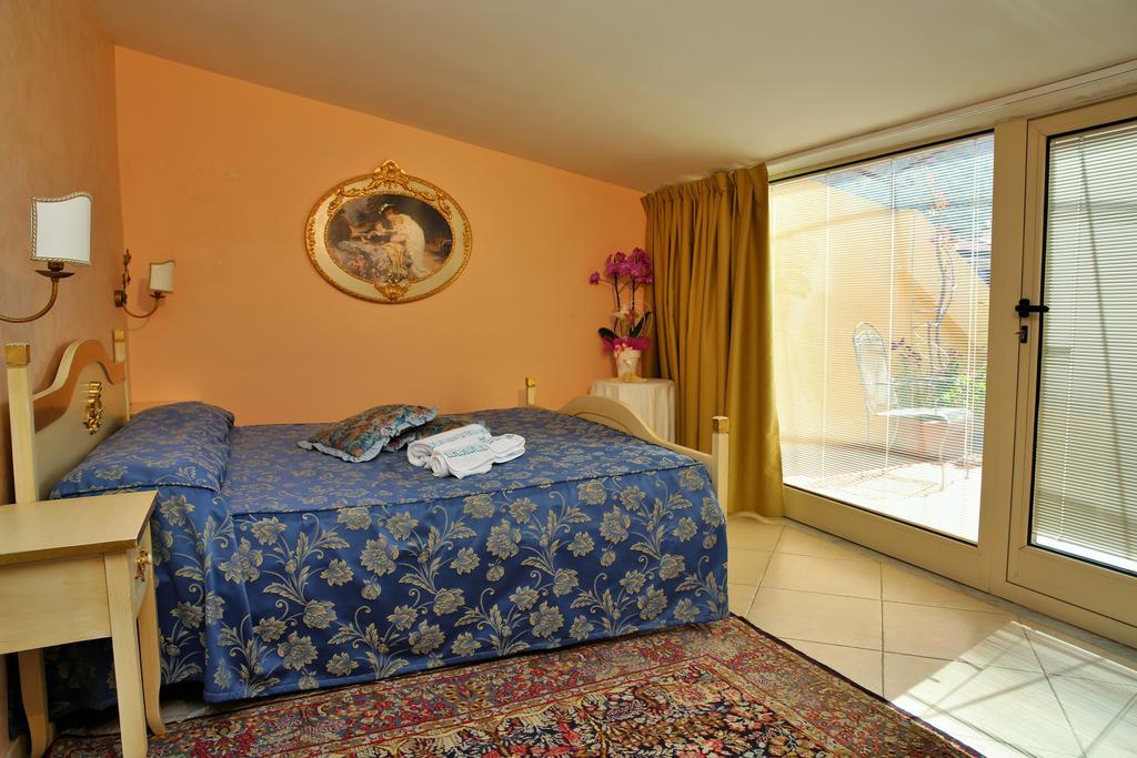 Deluxe Double Room Side Sea View